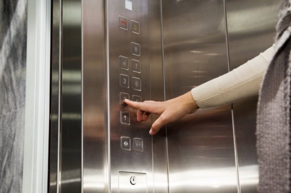 Nettoyage régulier d'ascenseur dans résidence privée à Bourgoin-Jallieu 